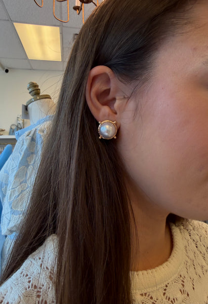 Round Stone Stud Earrings Pearl