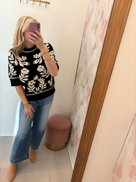 Blk & Wht Floral SS Sweater