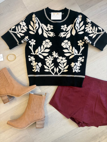 Blk & Wht Floral SS Sweater