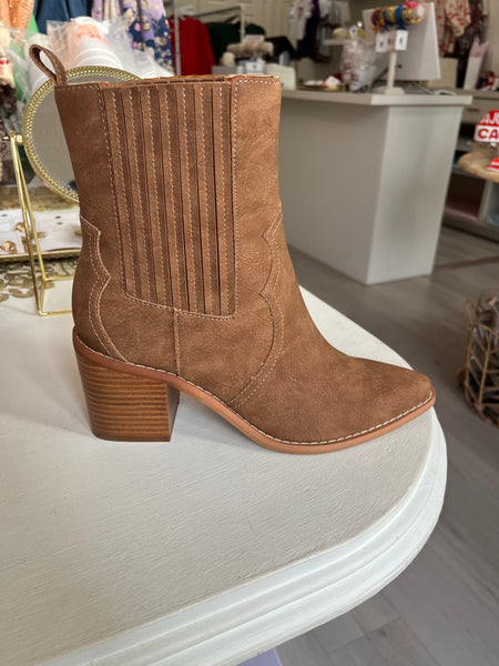 Perfectly Pleated Western Boot Brn