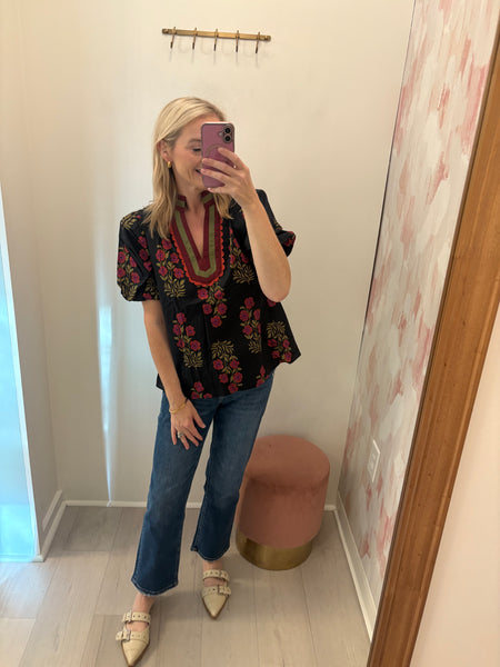 Avery Fall Floral VNeck Top Blk