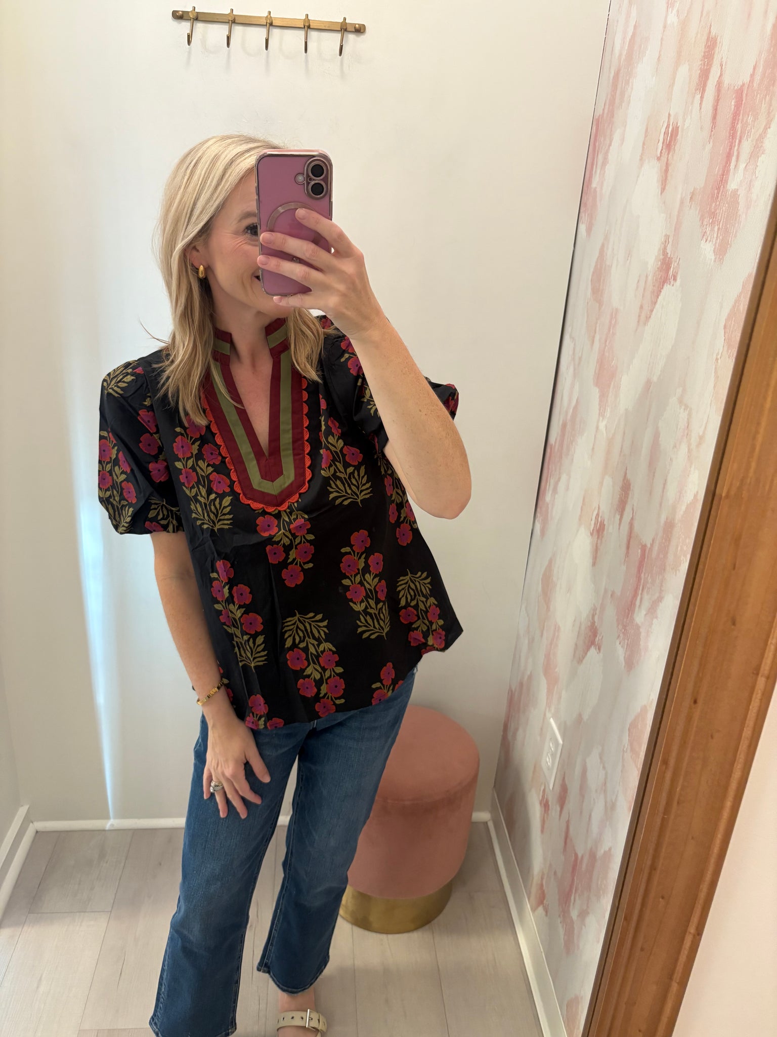 Avery Fall Floral VNeck Top Blk