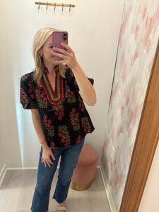 Avery Fall Floral VNeck Top Blk