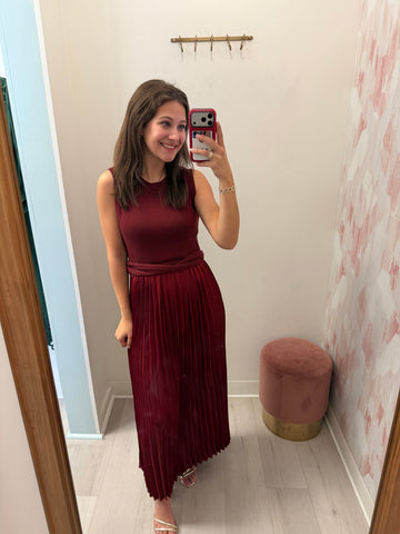Sleeveless Pleated Midi Burgdy