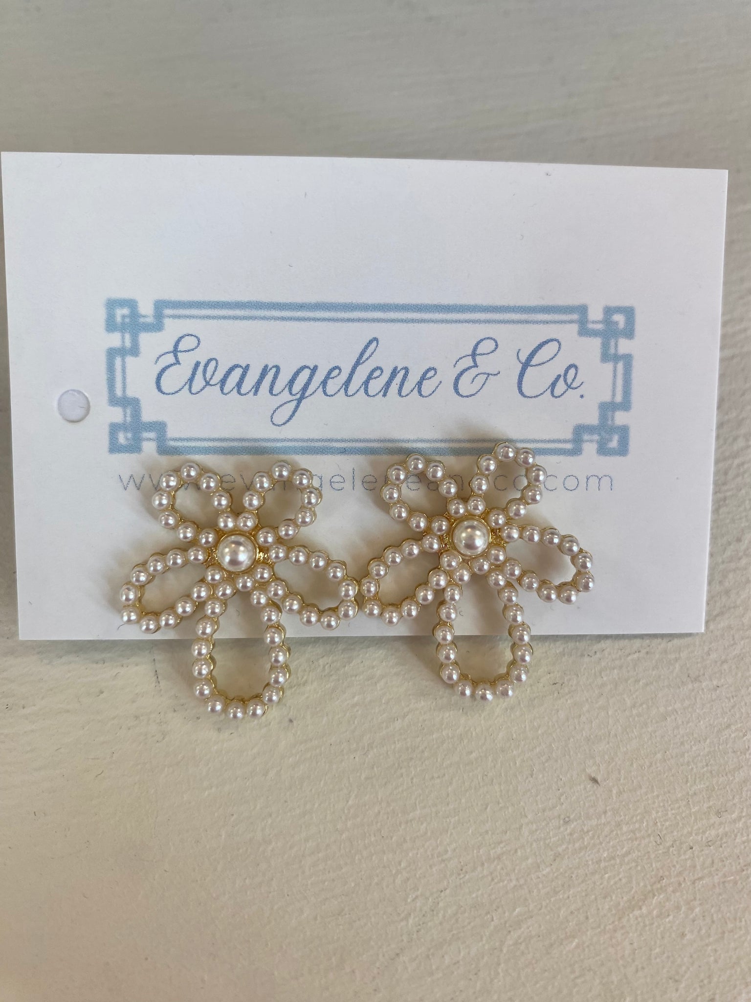 Cutout Flower Pearl Stud